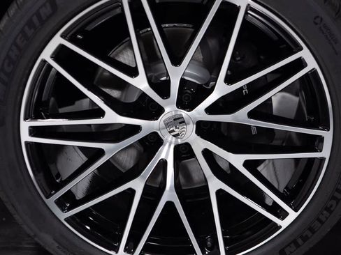 Certified 2026 Porsche Macan AWD/4WD image 11
