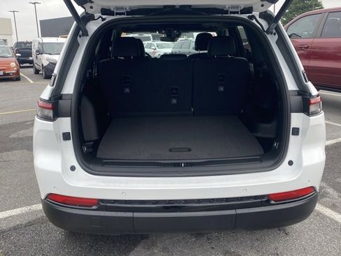 New 2025 Jeep Grand Cherokee Altitude image 7