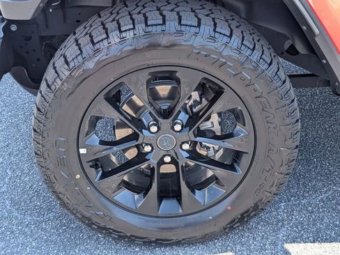 Used 2025 Jeep Wrangler Unlimited Sahara image 13