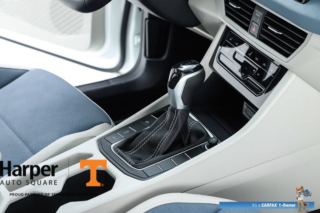 Used 2025 Volkswagen Jetta SE w/ Sunroof Package FWD image 32