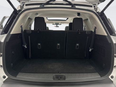 Used 2022 Nissan Pathfinder SV w/ SV Premium Package image 18