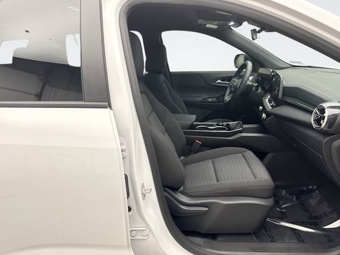 Used 2026 Chevrolet Equinox LT FWD image 17
