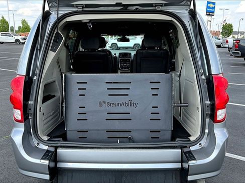 Used 2020 Dodge Grand Caravan SXT FWD image 36