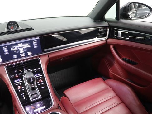 Used 2019 Porsche Panamera 4 image 19