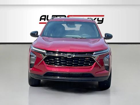 Used 2025 Chevrolet Trax RS w/ Sunroof Package FWD image 2