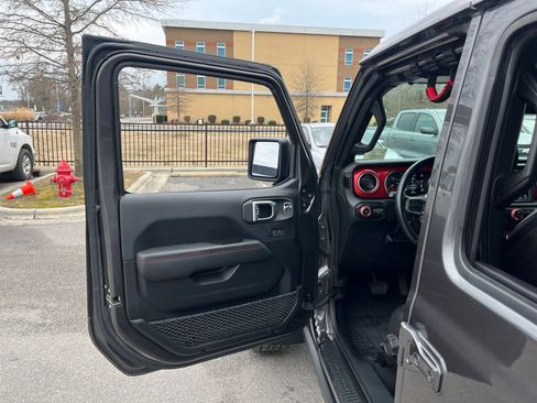 Used 2021 Jeep Wrangler Unlimited Rubicon image 25