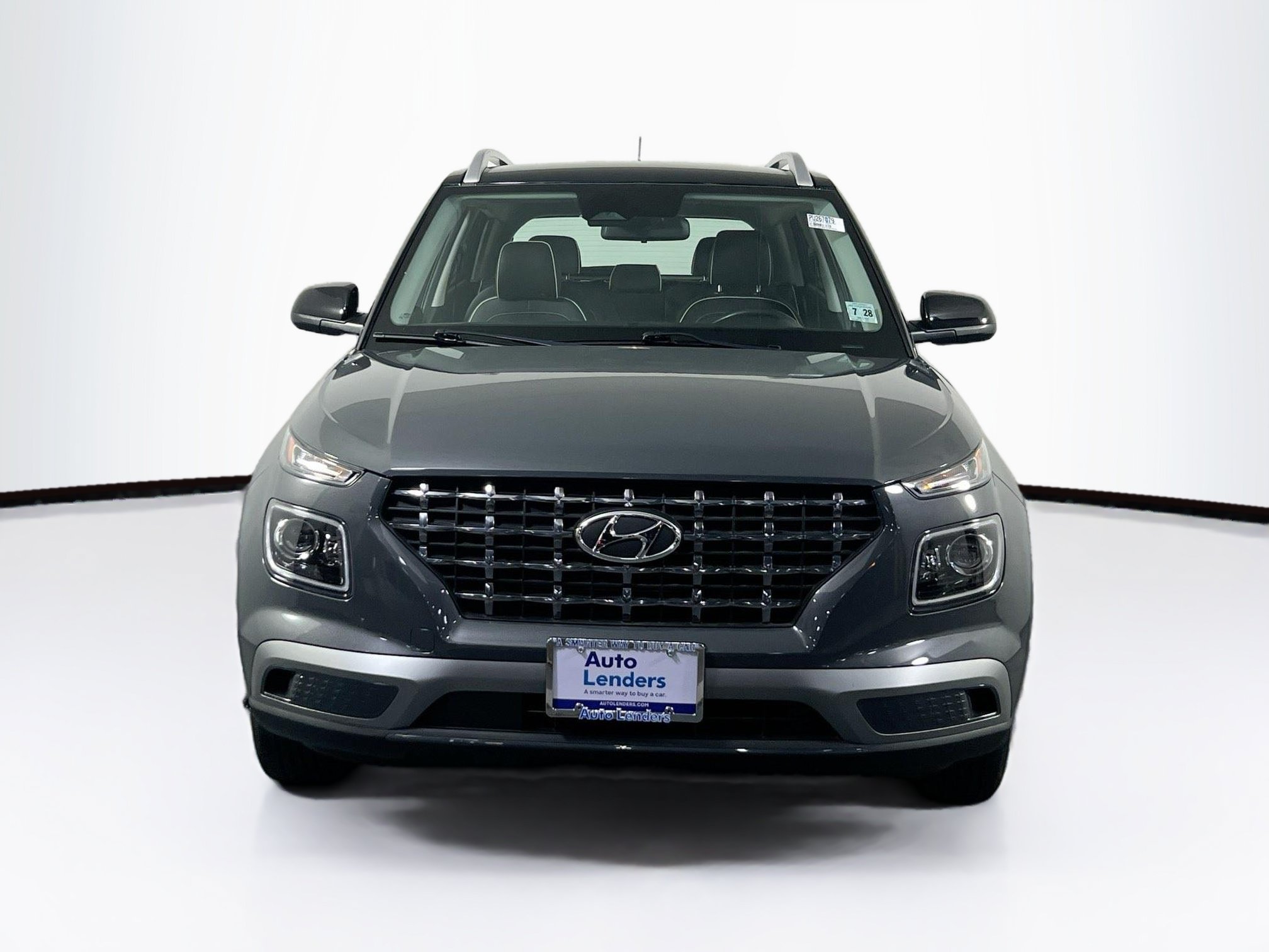 Used 2023 Hyundai Venue Limited FWD image 2