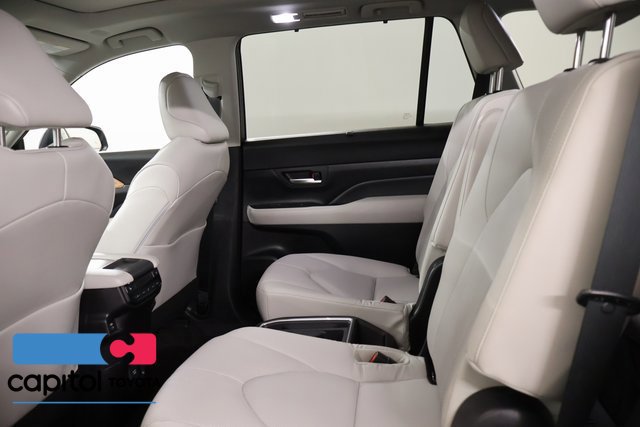 Used 2025 Toyota Grand Highlander AWD Hybrid image 32