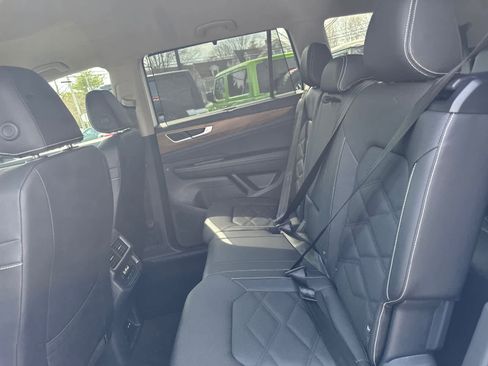 Used 2025 Volkswagen Atlas SE image 27