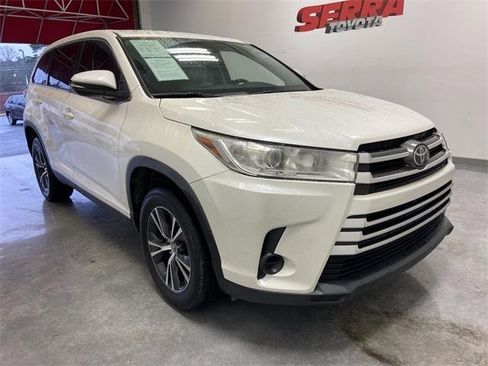 Used 2019 Toyota Highlander LE image 11