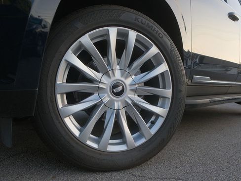 Used 2022 Cadillac Escalade ESV Luxury image 47