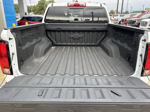 Used 2025 Chevrolet Colorado ZR2 w/ Technology Package AWD/4WD image 6