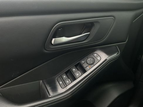 Used 2025 Nissan Rogue SV FWD image 19