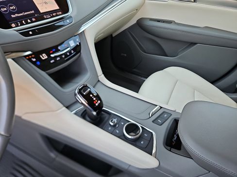 Certified 2022 Cadillac XT5 Premium Luxury w/ Technology Package image 23