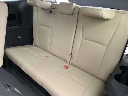 Used 2022 Toyota Highlander XLE image 15