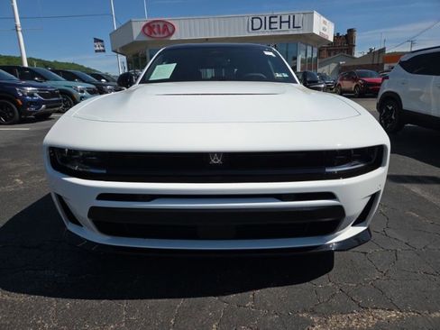 Used 2026 Dodge Charger Scat Pack w/ Blacktop Package AWD/4WD image 2