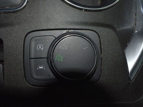 Used 2023 Chevrolet Traverse LT image 28