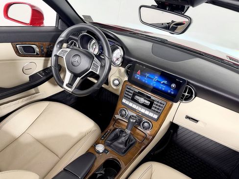 Used 2015 Mercedes-Benz SLK 250 image 47