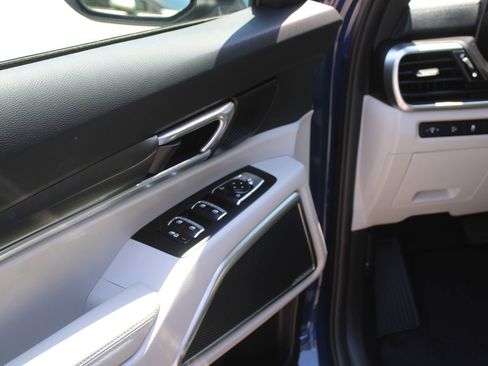 Certified 2024 Kia Telluride S w/ S Sunroof Package FWD image 19