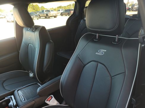 New 2026 Chrysler Pacifica Limited w/ S Appearance Package image 14