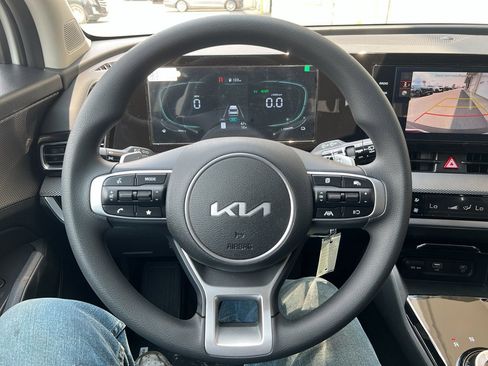New 2025 Kia Sportage LX image 23