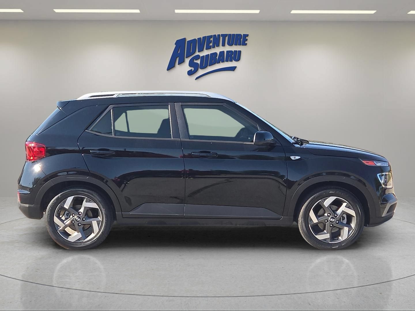 Used 2024 Hyundai Venue SEL FWD image 7