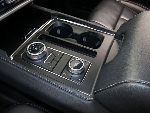 Used 2024 Ford Expedition Max XLT image 21