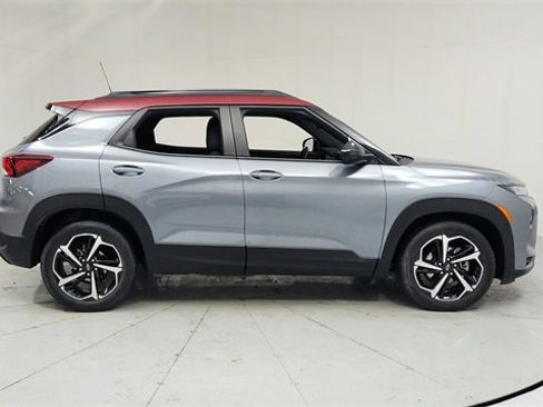 Used 2021 Chevrolet TrailBlazer RS w/ Sun and Liftgate Package image 6