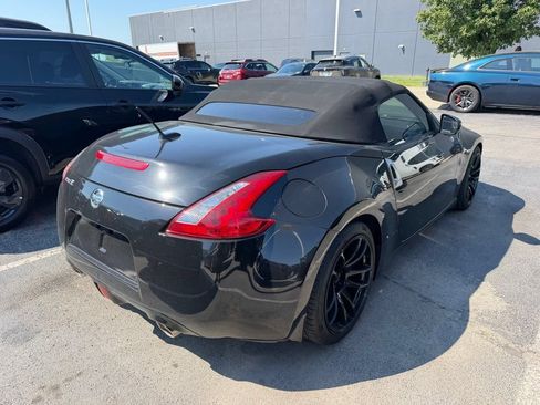 Used 2016 Nissan 370Z Touring RWD image 6