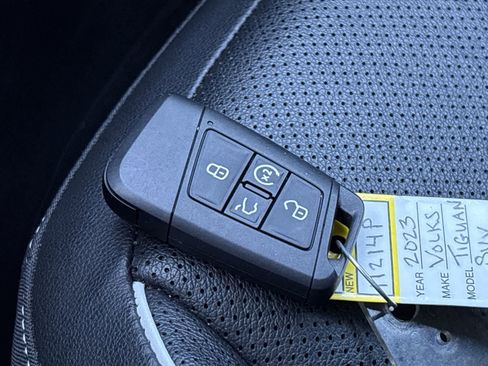 Used 2023 Volkswagen Tiguan SEL R-Line image 19