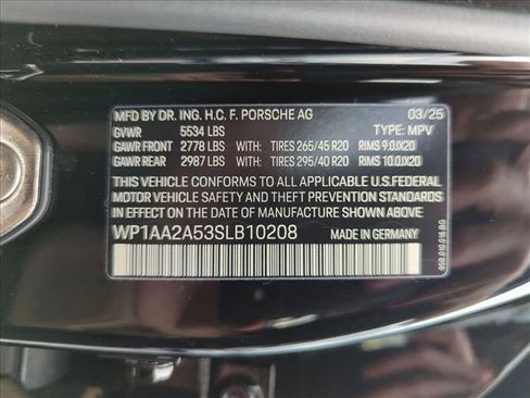 Used 2025 Porsche Macan AWD/4WD image 15