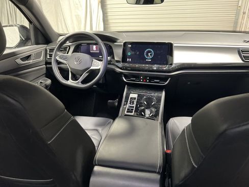 Used 2025 Volkswagen Atlas Cross Sport SE image 15