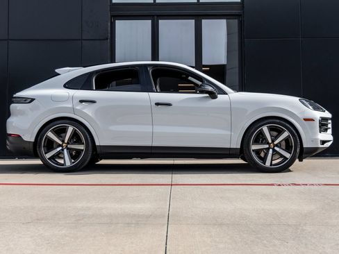 Certified 2025 Porsche Cayenne S AWD/4WD image 12
