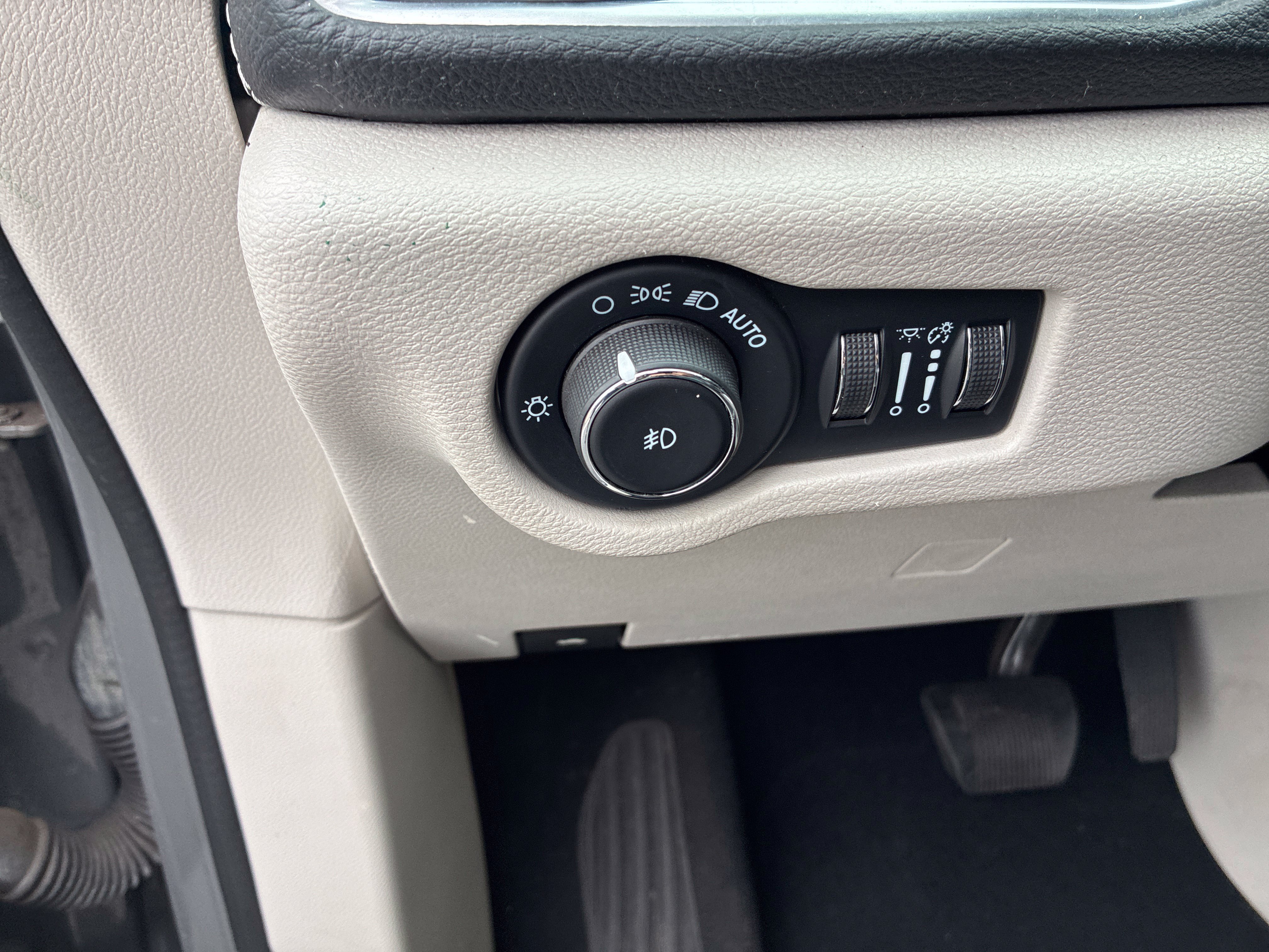 Used 2022 Chrysler Pacifica Limited FWD image 13