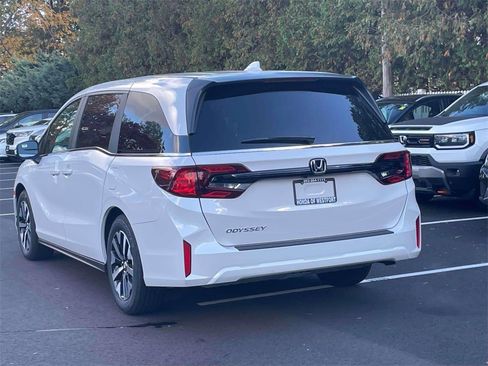 New 2026 Honda Odyssey Sport-L image 7