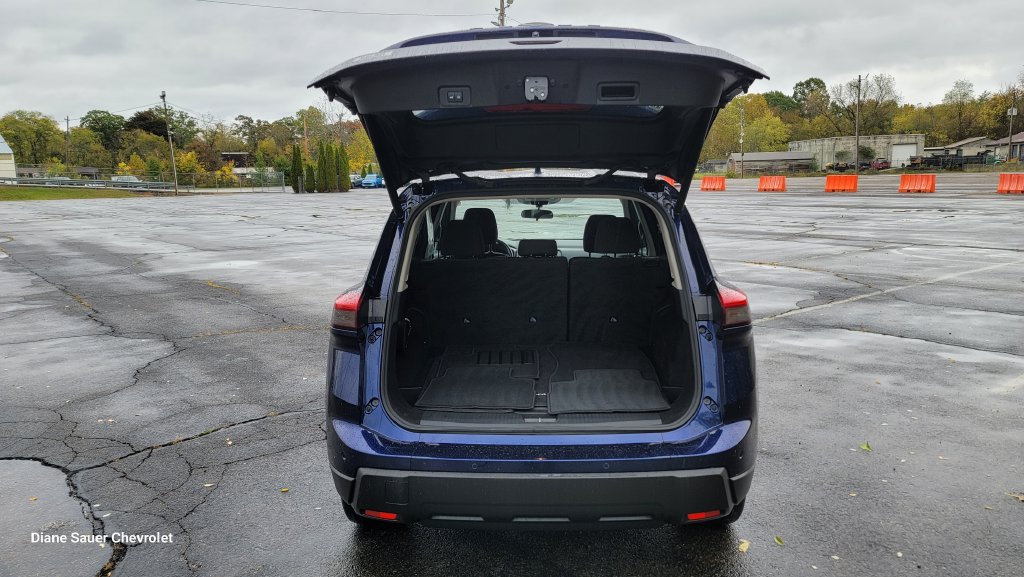 Used 2025 Nissan Rogue SV AWD/4WD image 11