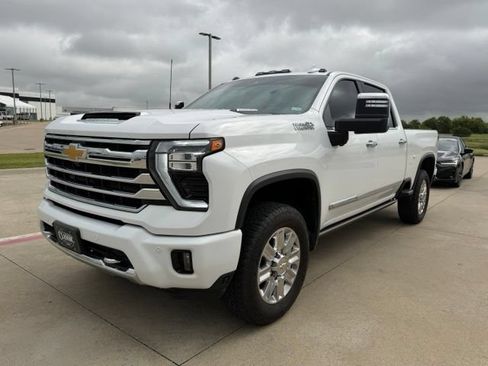 Used 2024 Chevrolet Silverado 2500 High Country w/ Technology Package AWD/4WD image 9