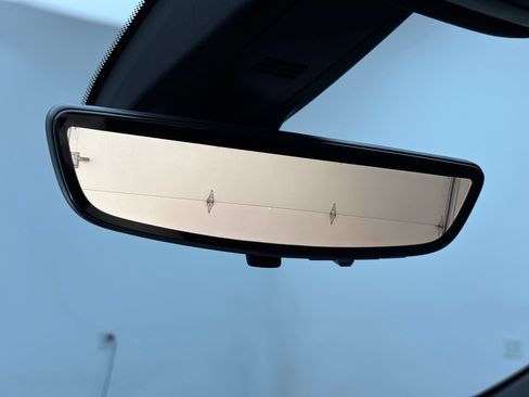 Used 2023 Chevrolet Traverse LT FWD image 5