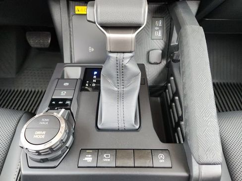 Used 2024 Toyota Tacoma Limited w/ Limited Package (LT) image 27