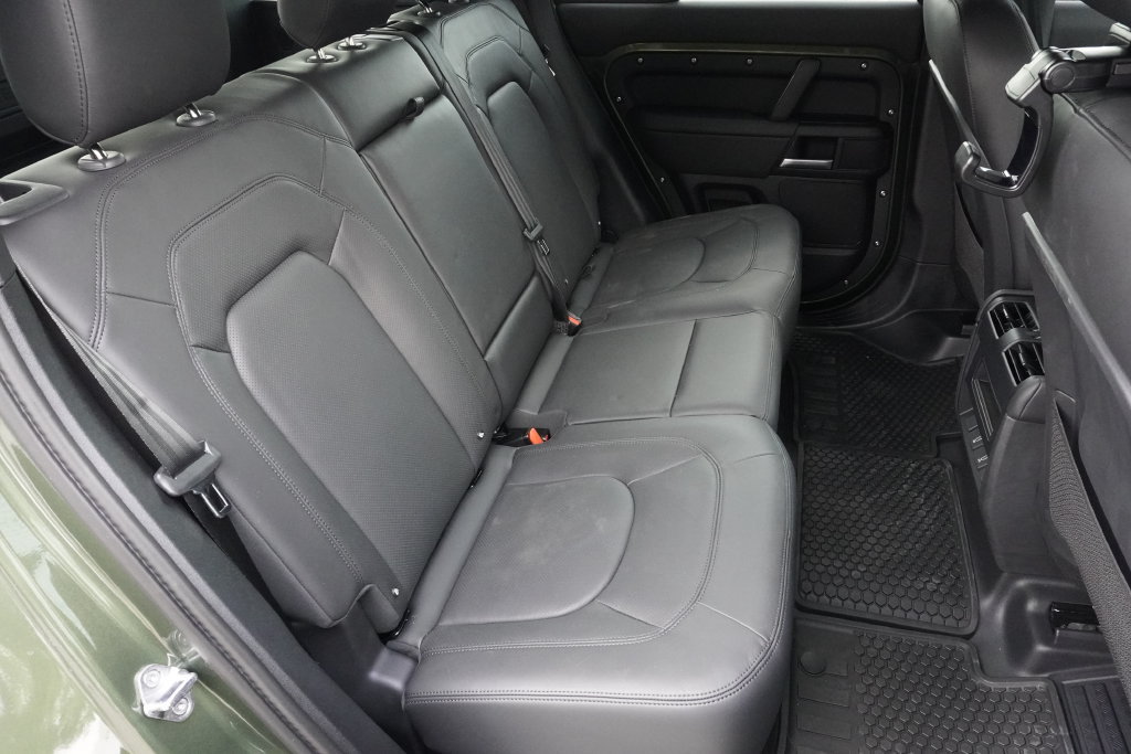 New 2026 Land Rover Defender 110 X-Dynamic SE AWD/4WD image 27