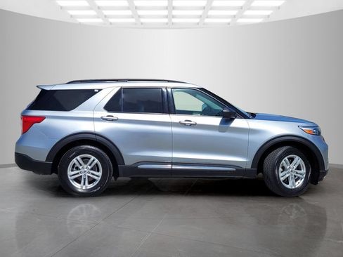 Used 2023 Ford Explorer XLT w/ Equipment Group 202A RWD image 3