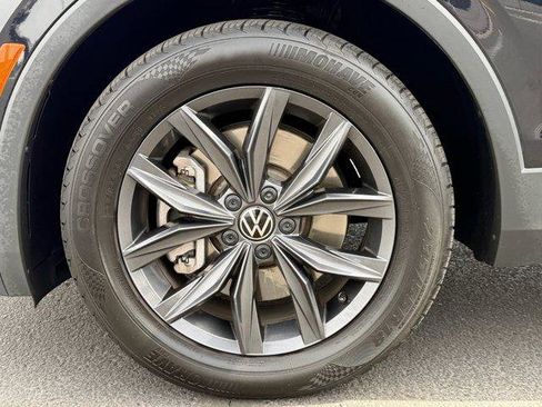 Used 2023 Volkswagen Tiguan SE w/ Panoramic Sunroof Package image 10