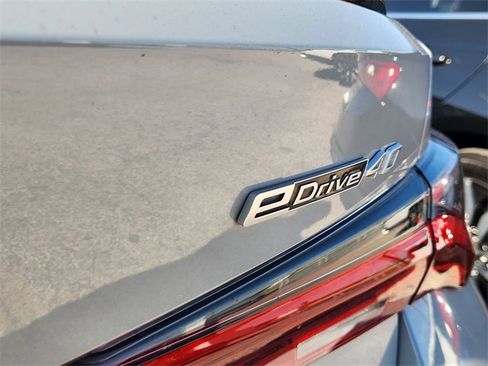 Used 2023 BMW i4 eDrive40 w/ M Sport Package image 9