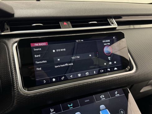 Used 2018 Land Rover Range Rover Velar R-Dynamic SE image 22