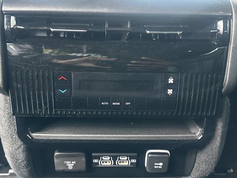 Used 2024 Jeep Wagoneer 2WD image 25