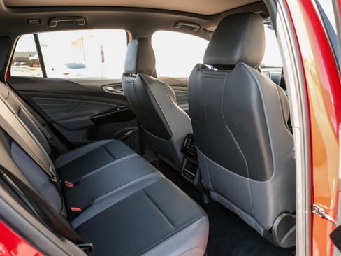 Used 2024 Volkswagen ID.4 Pro S image 35