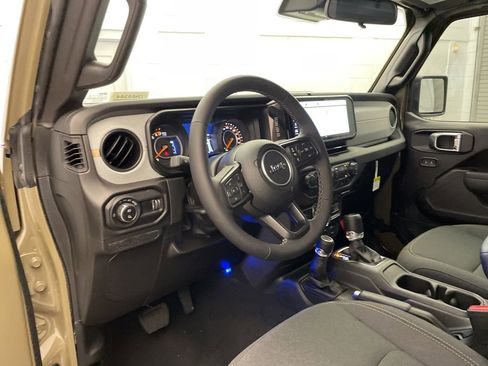 New 2025 Jeep Gladiator Willys image 14