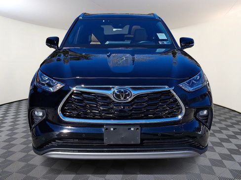 Used 2024 Toyota Highlander Platinum image 2