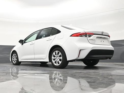 Used 2025 Toyota Corolla LE FWD image 22
