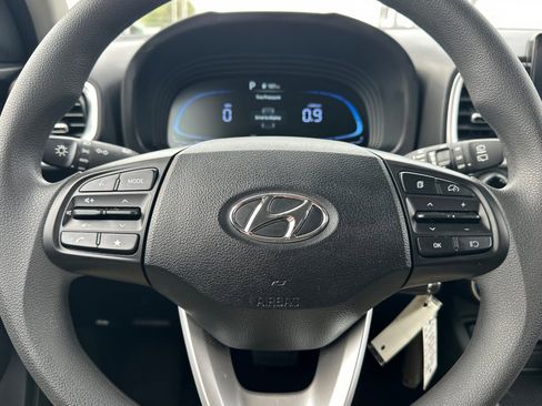 Used 2023 Hyundai Venue SE image 22